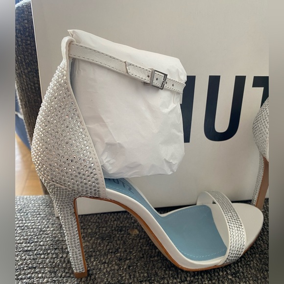 Brand new Schutz white shoes, size 7.5. Retail $250 - Picture 2 of 5